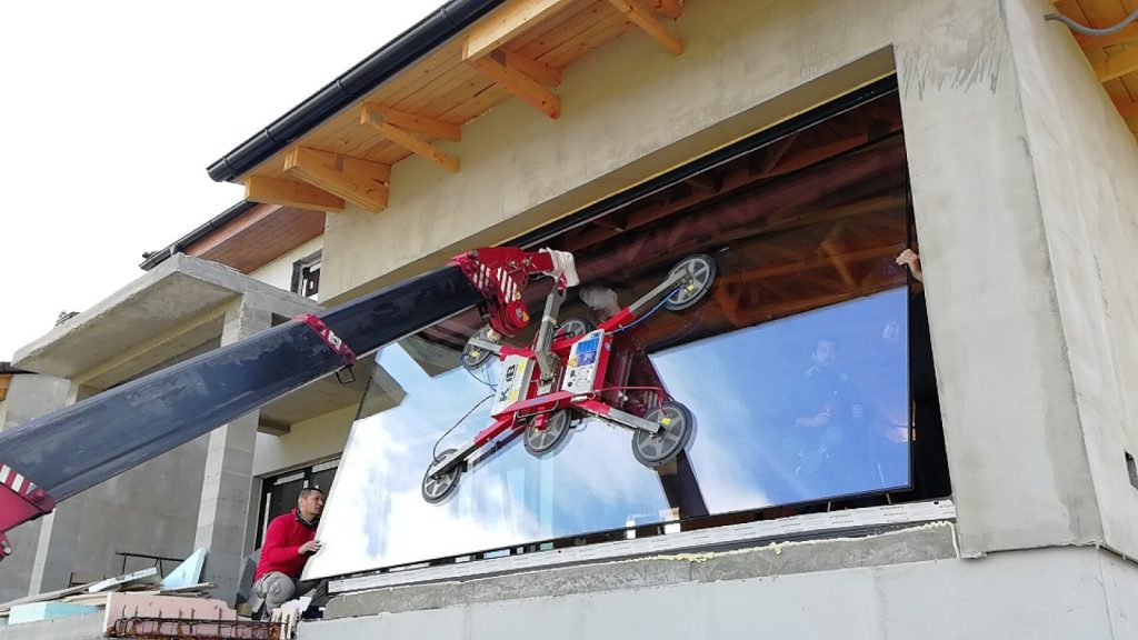 Nadrozmerné sklá - Manipulácia s nadrozmernými oknami