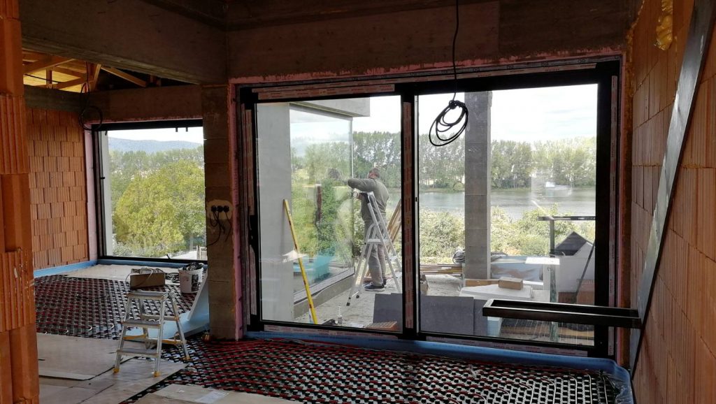 Nadrozmerné sklá - Montáž nadrozmerného okna