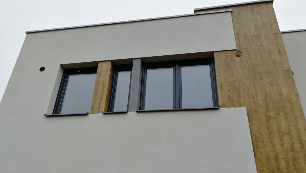 Kompletná dodávka plastových okien a hliníkových vchodovích dverí