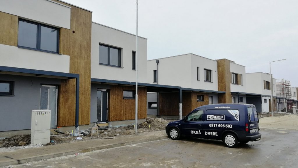 Kompletná dodávka plastových okien a hliníkových vchodovích dverí